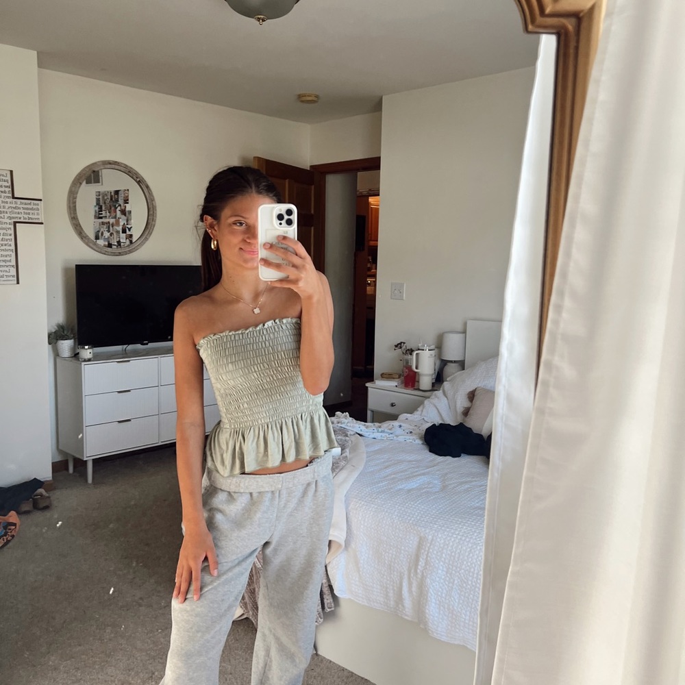 PRINCESS POLLY SAGE GREEN TOP💚🍀🌴